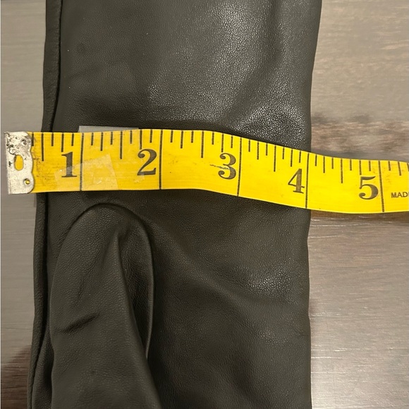 Neina Marcus/Brian Atwood Leather Gloves - Picture 5 of 6